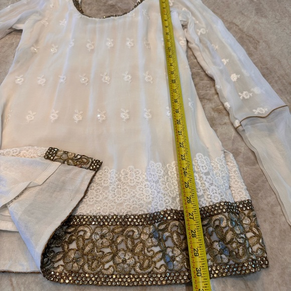 Navy blue lehenga, ivory top, printed dupatta - Picture 10 of 14